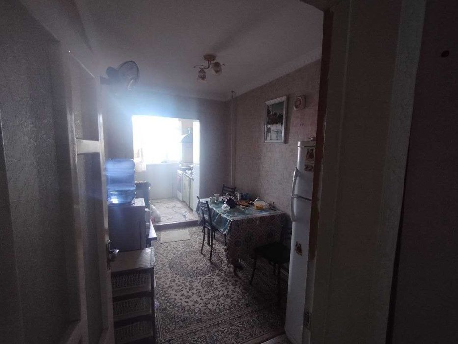 Срочно 4 хонали кирпичный  квартира жихозлари билан  сотилади  5 микрн