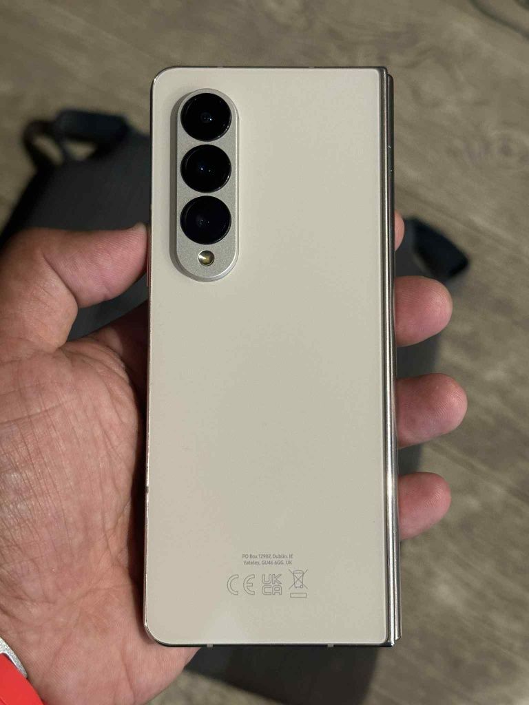 Samsung z fold 4 (като нов)