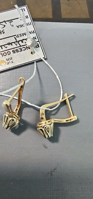 Золотое серьги розочка