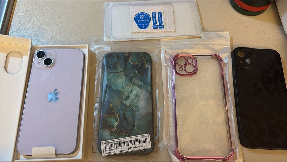 Iphone 14plus cu accesorii, in stare impecabila