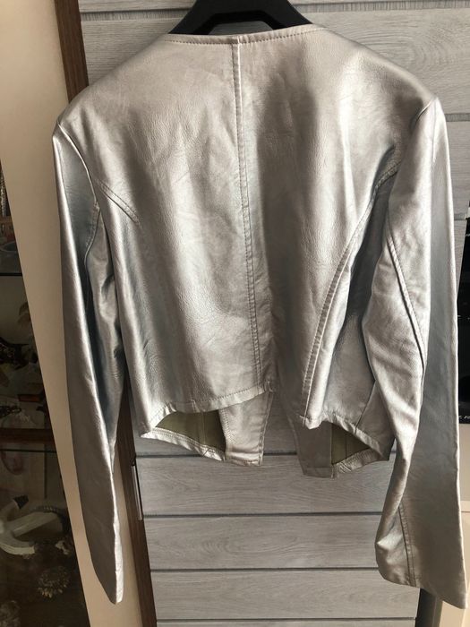 Дамско яке чисто ново