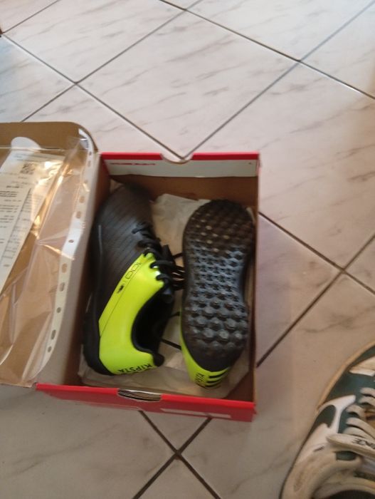 Продавам детски зимни боти Polo Club и кецове на Nike+ подарък