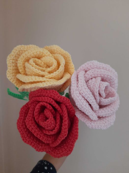 Букет от 3 ръчно плетени рози
