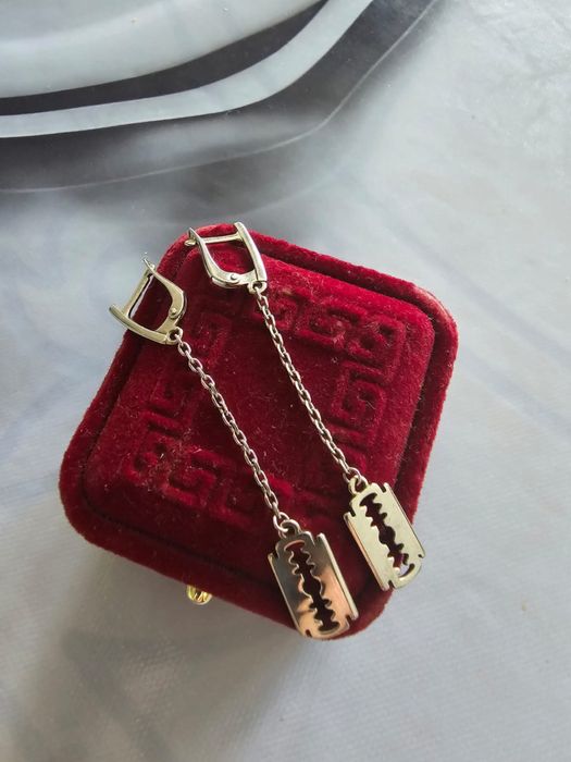 Продаю серебряные серьги красивые за 5000 тенге