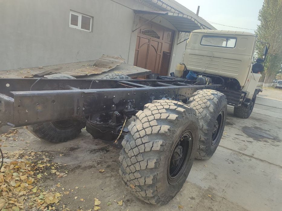 Урал авто кран шасси 2005 йил срочно сотилади