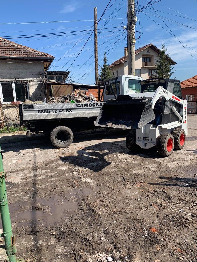 Мини бобкат - мини багер извозване на боклук