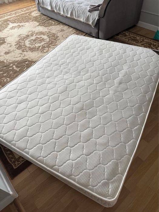 Продам матрас в хорошем качестве