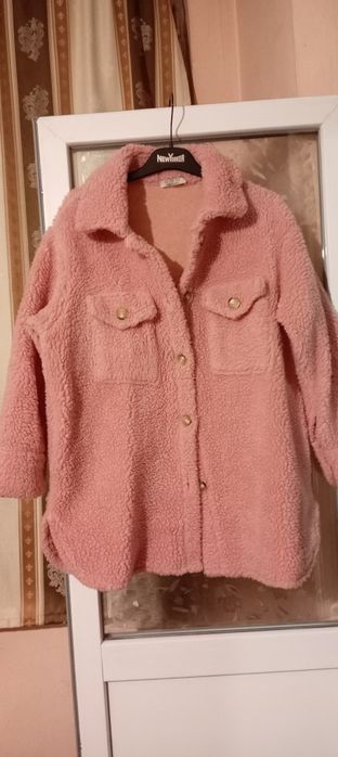 Дамски розово палто, риза.