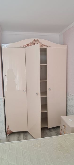 Dormitor deosebit. Gratuit: Perdele și covor