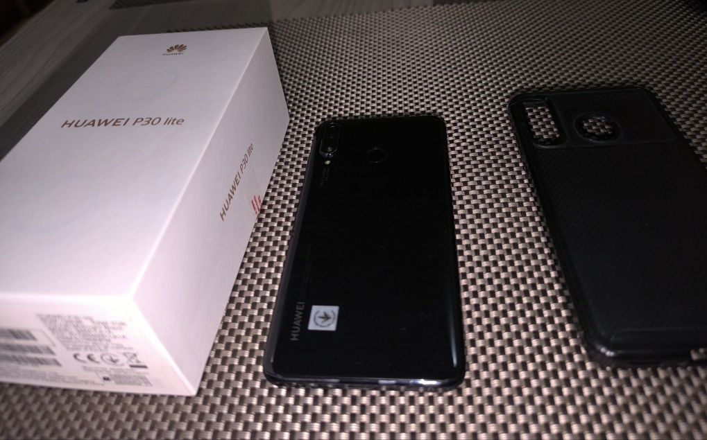 Продавам Huawei  P30 lite