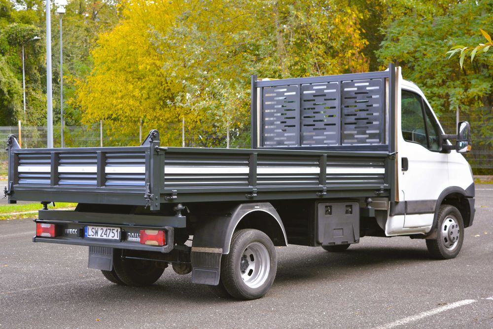 Iveco Daily 2012 basculabil pe 3 parti