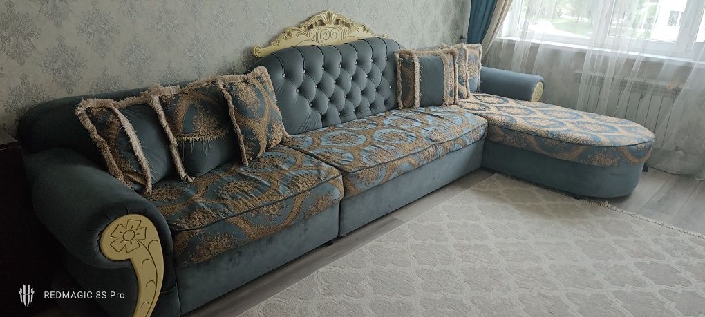Продам диван в отличным состояний