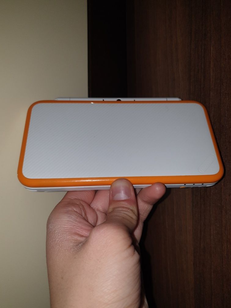 New Nintendo 2DS XL + folii de protecție