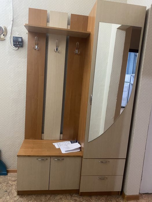 Прихожая вместительная с зеркалом