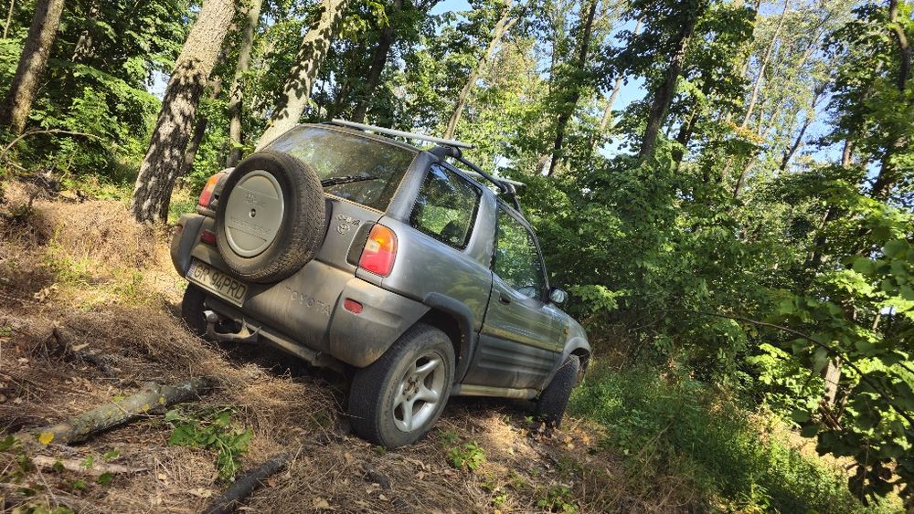 Toyota rav4  4x4/ schimb cu logan