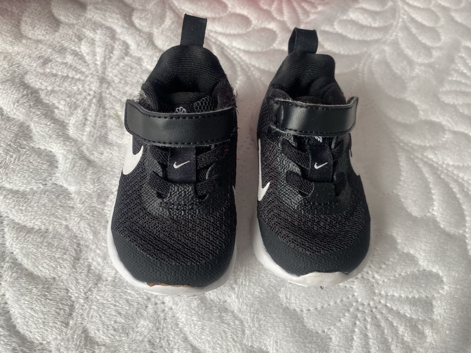 Vand adidasi nike marimea 17