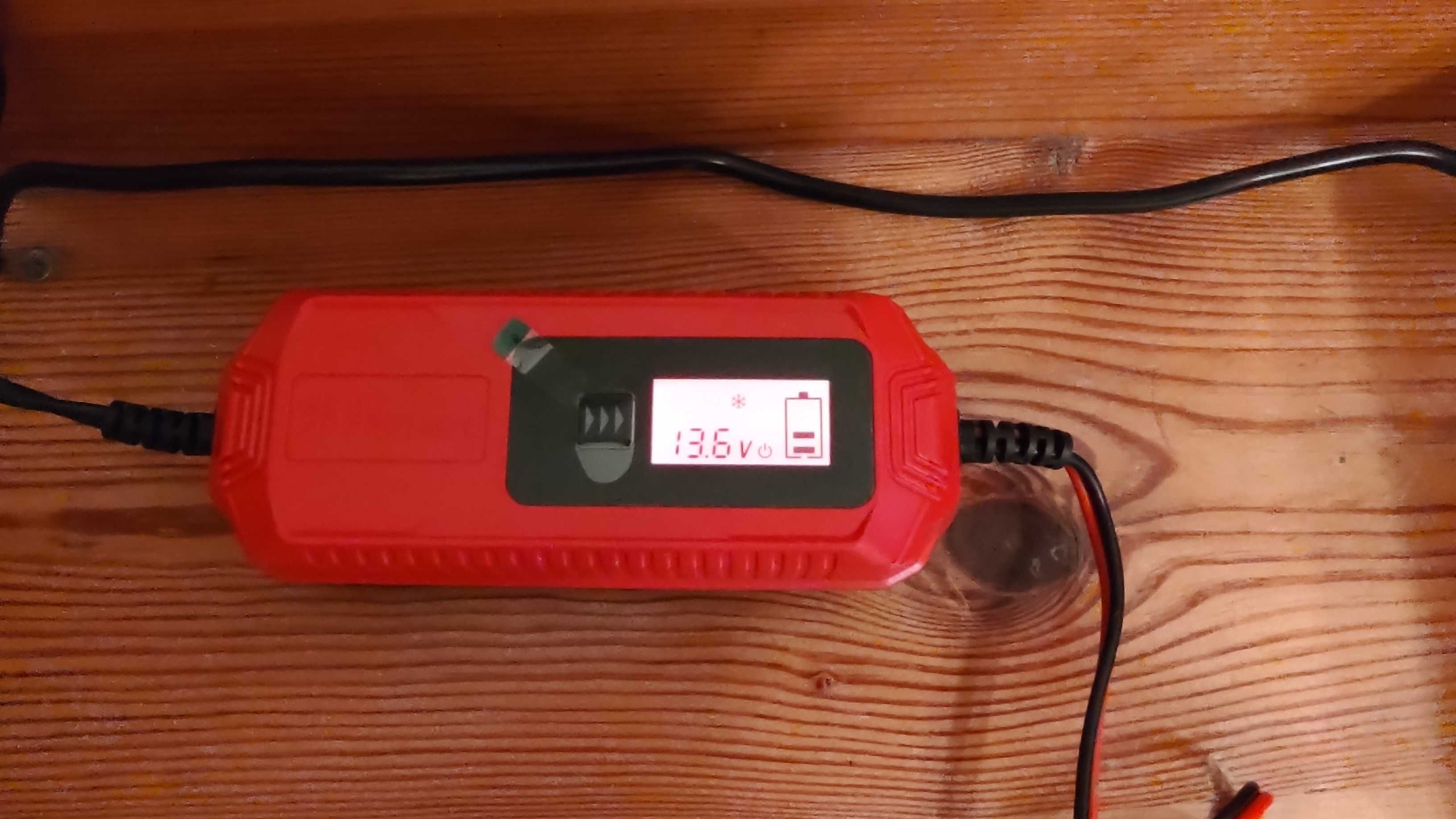 Интелигентно микропроцесорно зарядно за акумулатор 6-12 V, 5 A