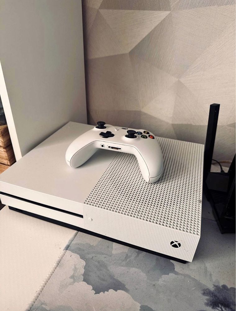 Xbox One S stare PERFECTA 500gb ! Cu jocuri