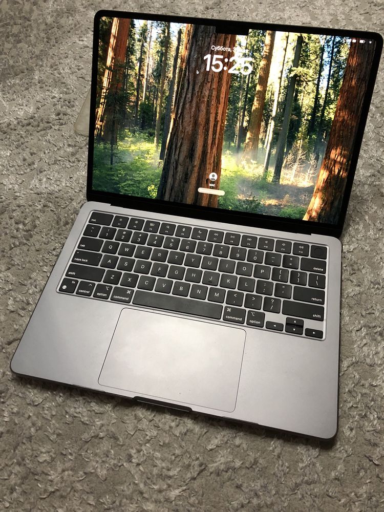 Продам MacBook Air 13" M3, 256GB SSD