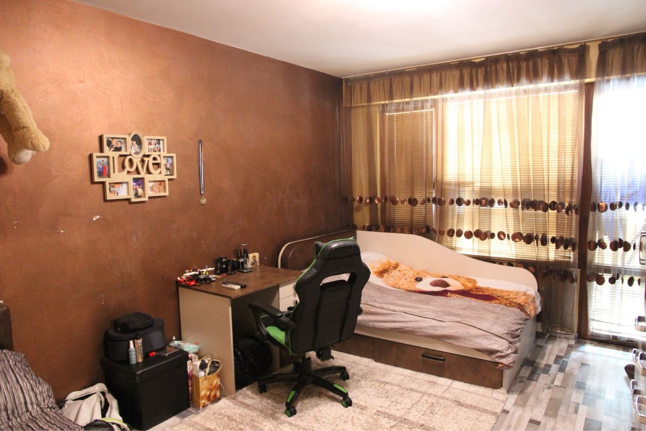 Продава се Тристаен апартамент в София, Толстой - 70 кв.м за 2266 €/кв.м - Снимка #5