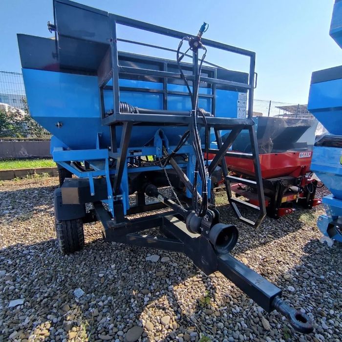 Bufer Masina de imprastiat ingrasaminte, MIG (azot) tractat Bufer, model AKC/TPR20 2000 litri, discuri Inox, produs nou, matricola 2021, stoc Ploiesti