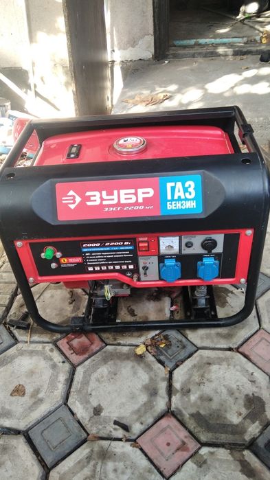 Продам срочно генератор газ бензин зубер пользовался два три раза