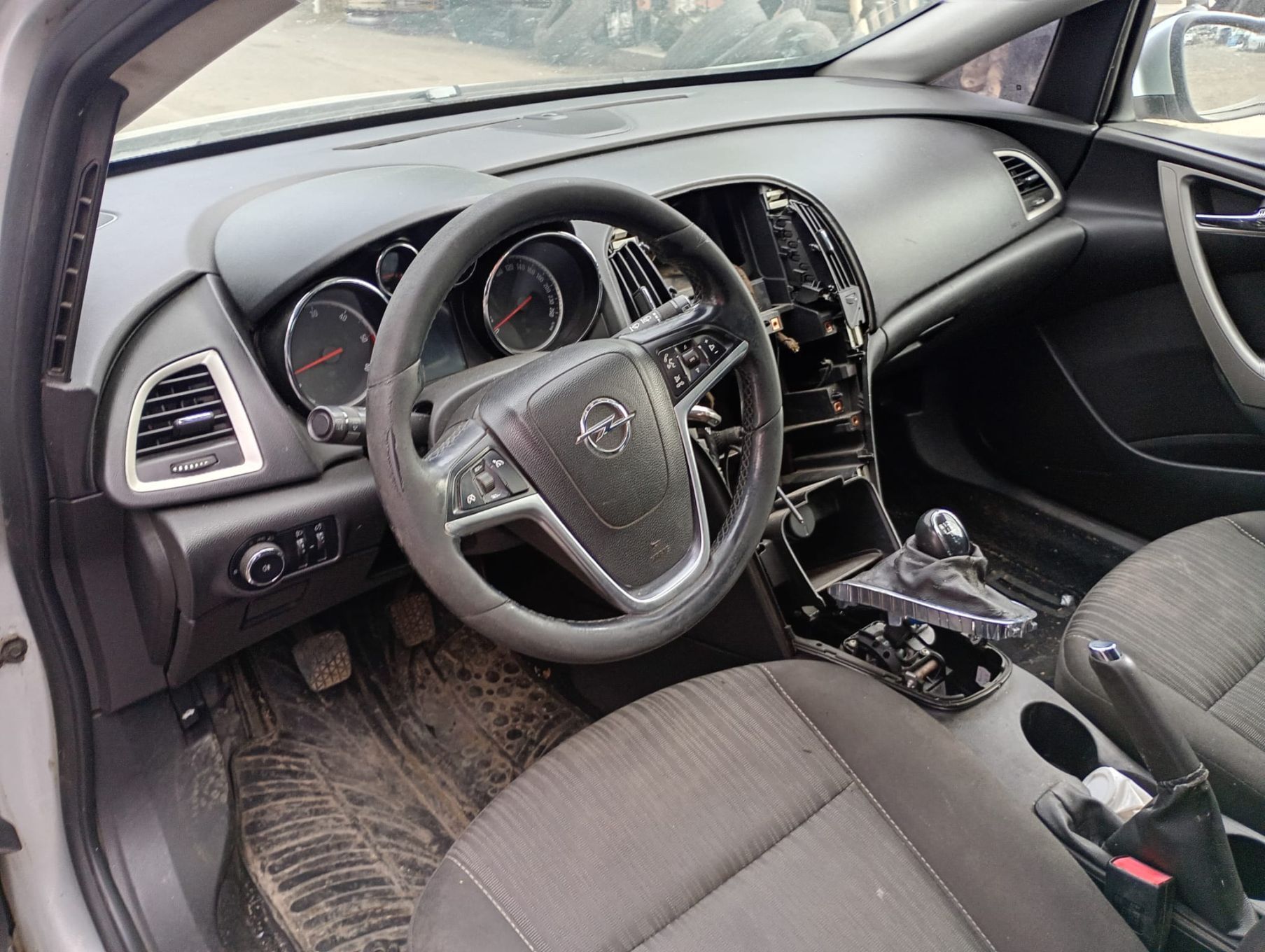 Dezmembrez Opel Astra J [2009 - 2012] 1.7 cdti A17DTJ