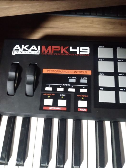 Orgă, controller midi Akai mpk 49