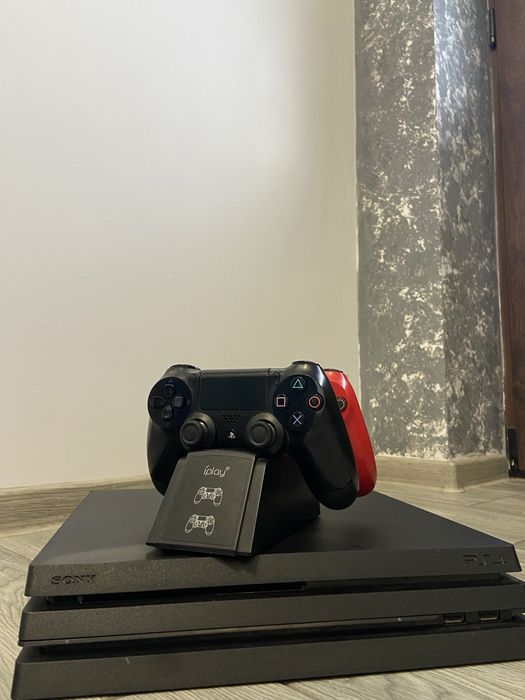 Vand Playstation 4 Pro (Jocuri incluse)
