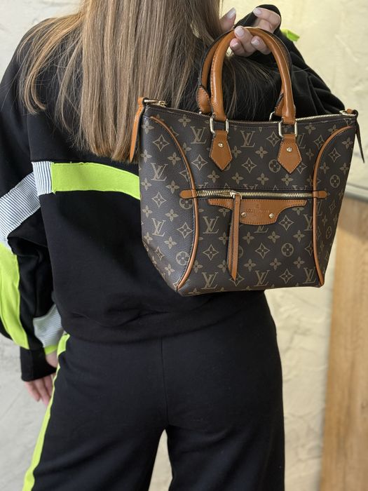 Louis Vuitton Monogram Elegant Zip Tote