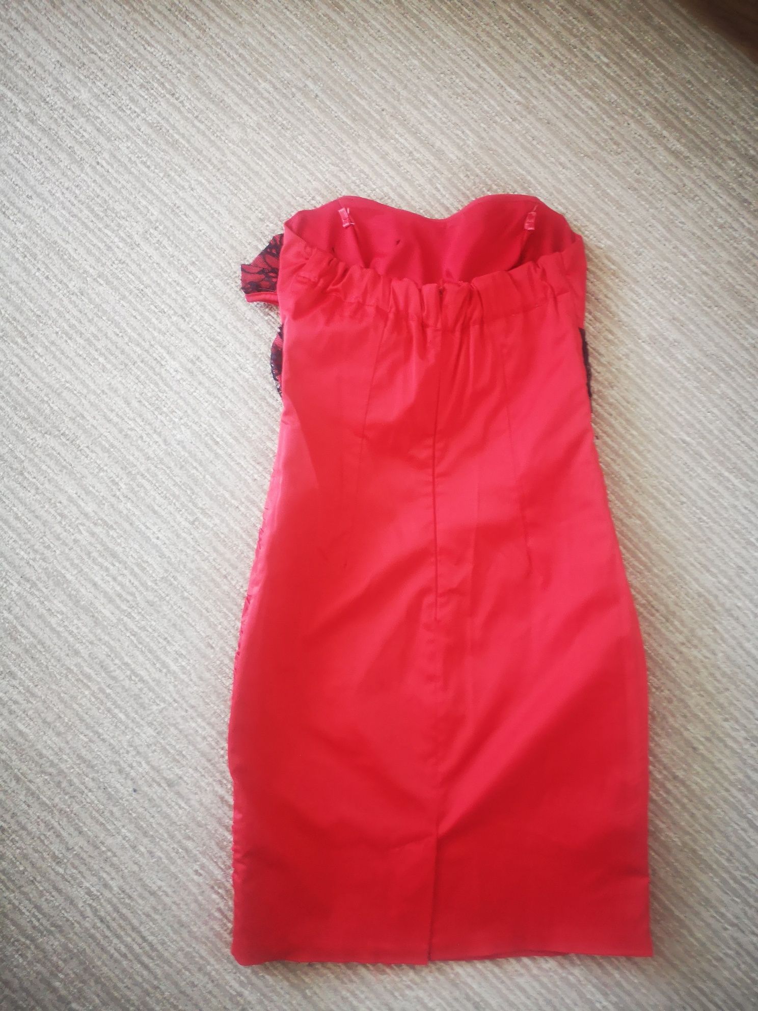 Червена дамска рокля, 36 размер