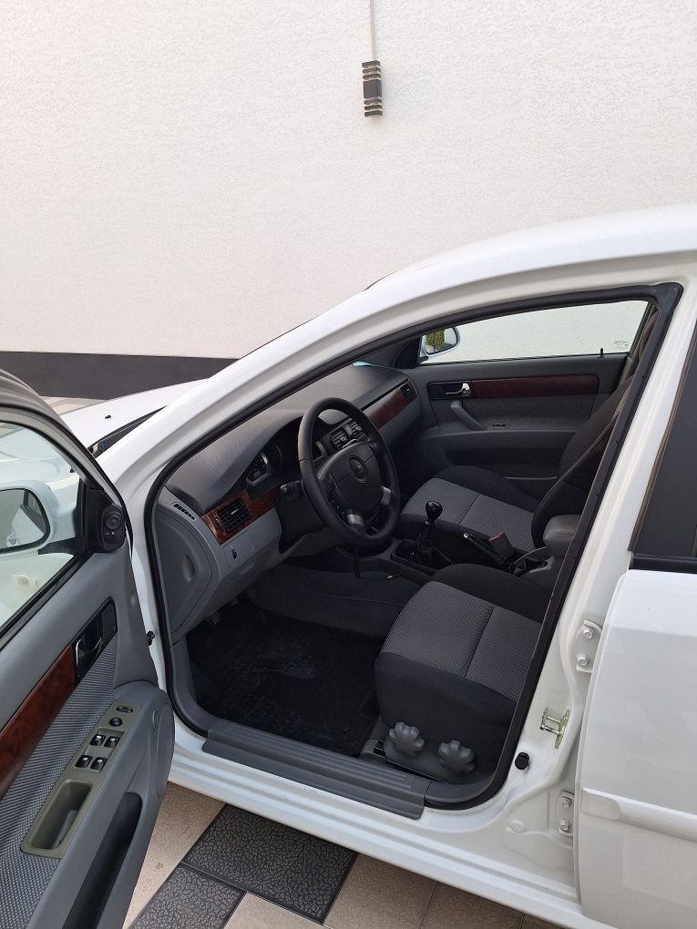 Продаётся Lacetti 1.8