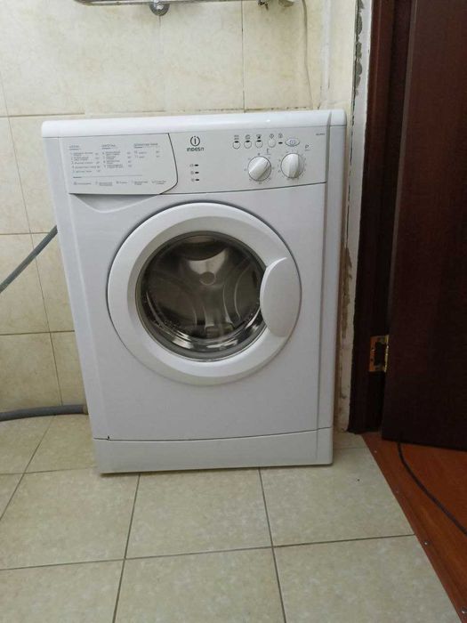 Стиральная машина  INDESIT узкая