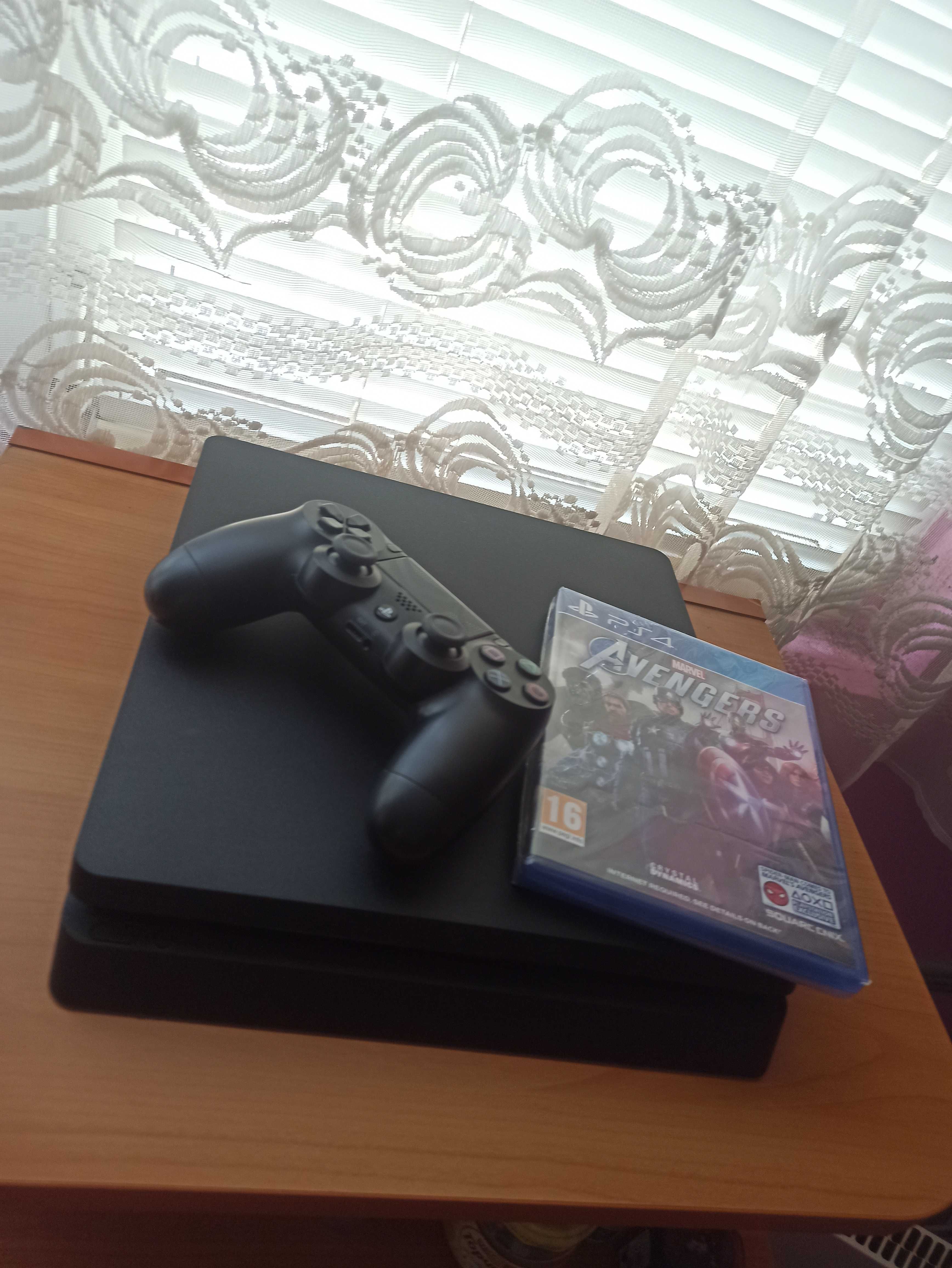 Playstation 4 slim с един джойстик+1 игра