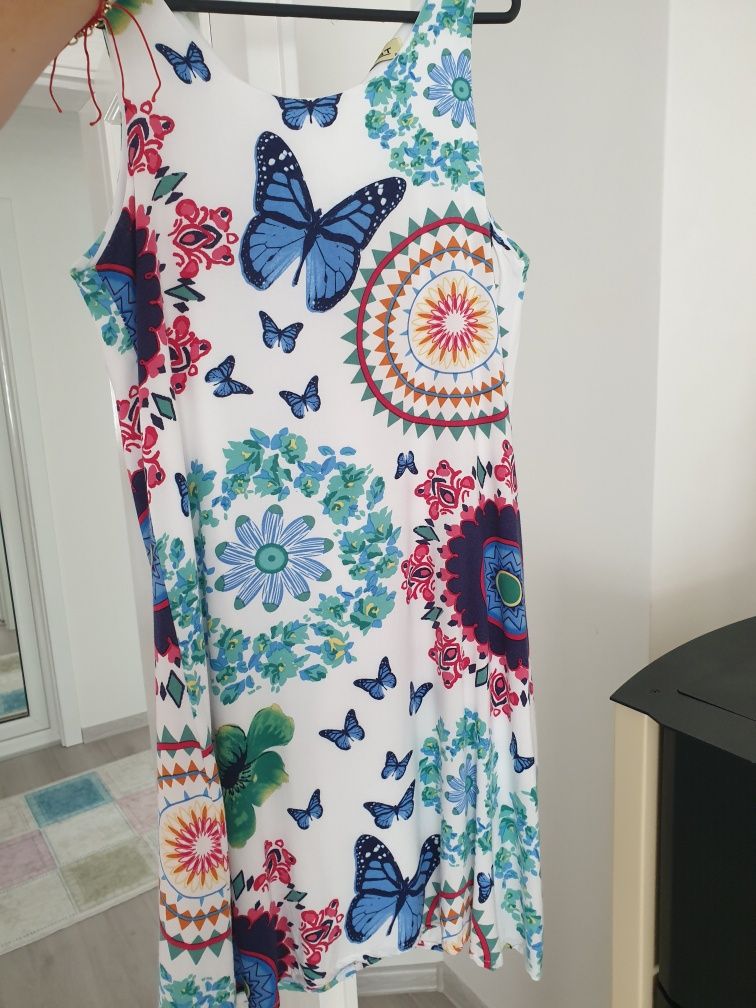 Дамска рокля с пеперуди