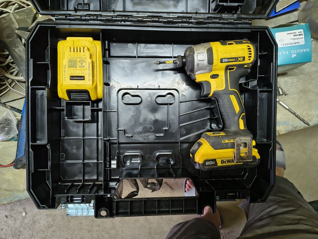 Чемодан T stack Dewalt
