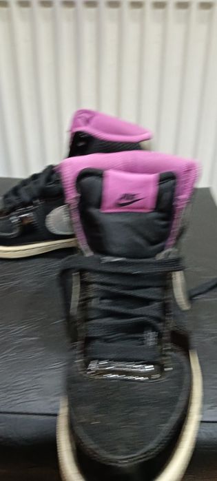 Vând adidasi adidas și ghete Nike
