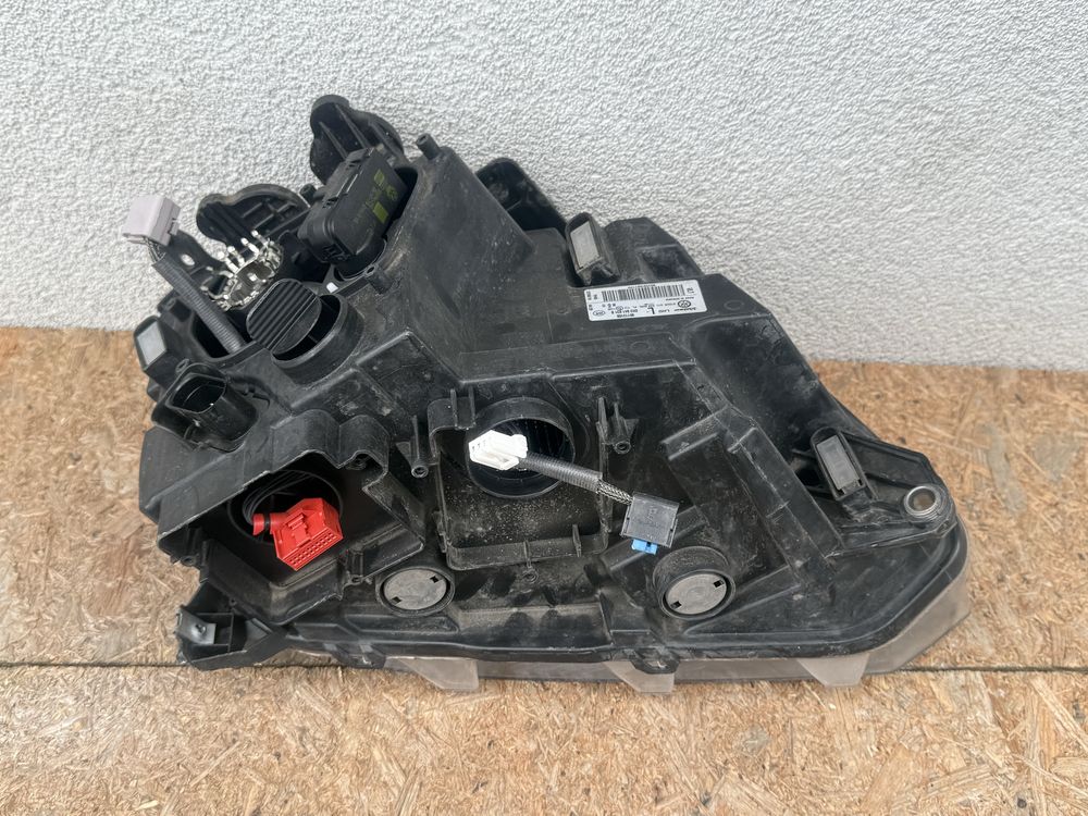 Far stanga VW Amarok Xenon Adaptiv + LED Original Europa