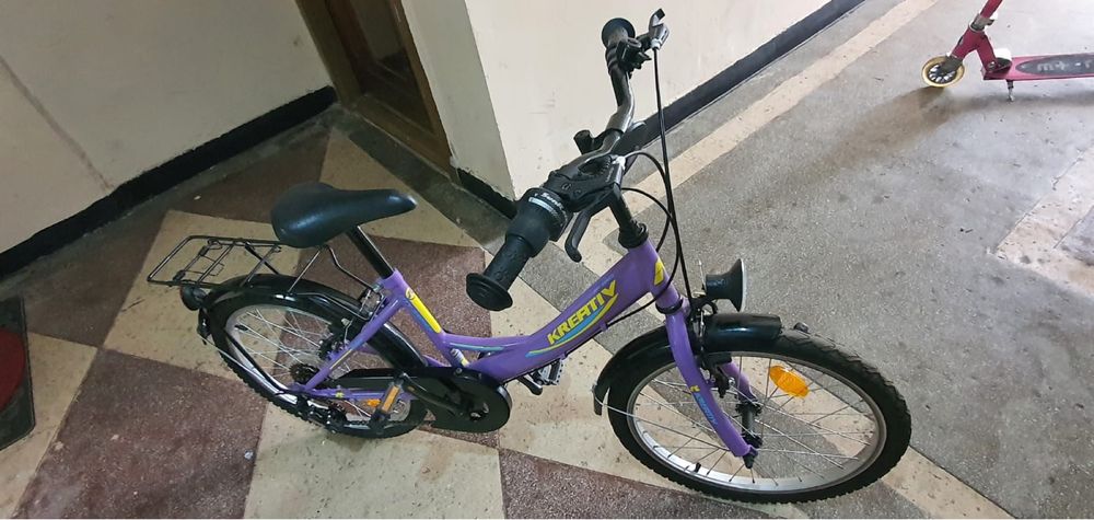 De vânzare. Bicicletă, flicăr, trotinetă