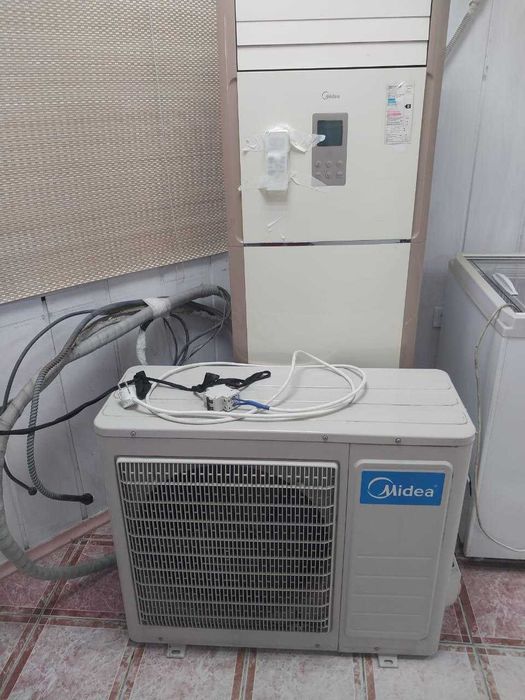 Колонный/напольный кондиционер.