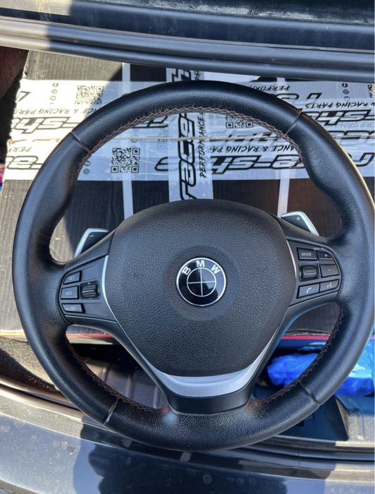 Volan BMW F30/F20 sport retapitat, cusatura rosie, padele CU AIRBAG