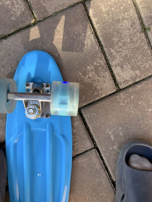 Vand pennyboard cu lumini la roti