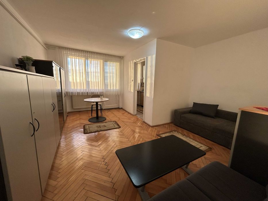 Bd. Regele Mihai1, inchiriez apartament cu o camera, mobilat si utilat