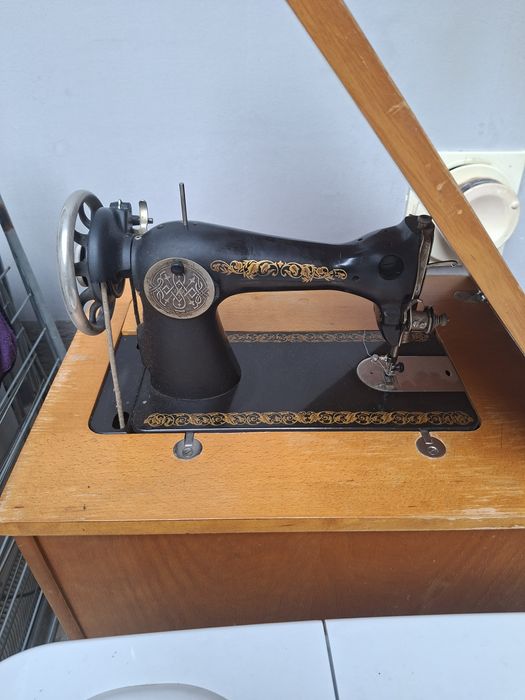 Продаю швейную машинку СССР