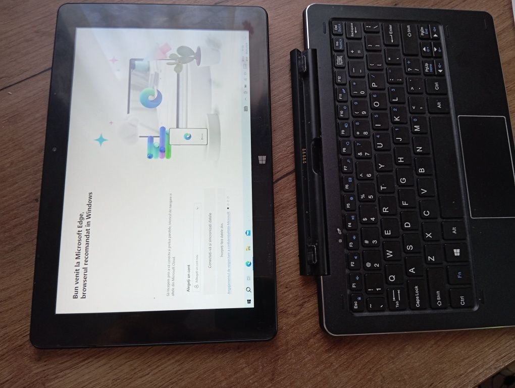 Tableta Windows cu tastatura Kruger&Matz