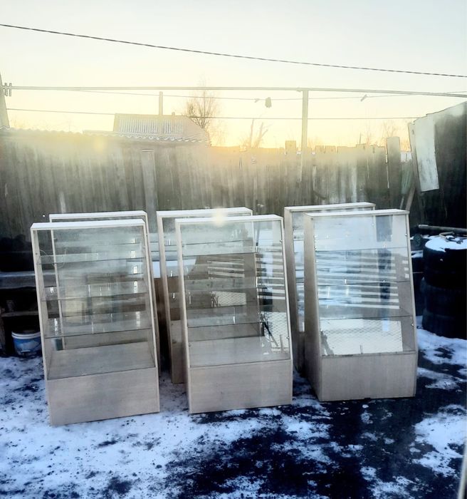 Витрины 8 штук б/у в хорошем состоянии