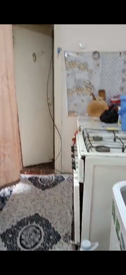 Квартира сотилади Тахиаташда 4-дом  3 этаж 2 хонали .подезд ортадаги..