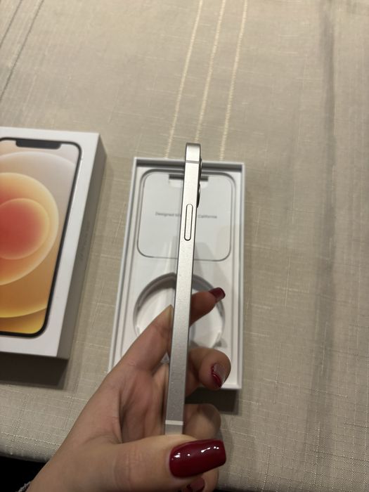 Iphone 12 в много добро състояние