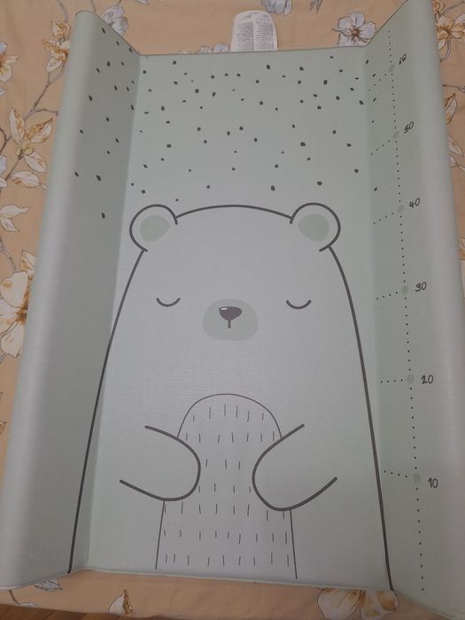 Твърд бебешки повивалник