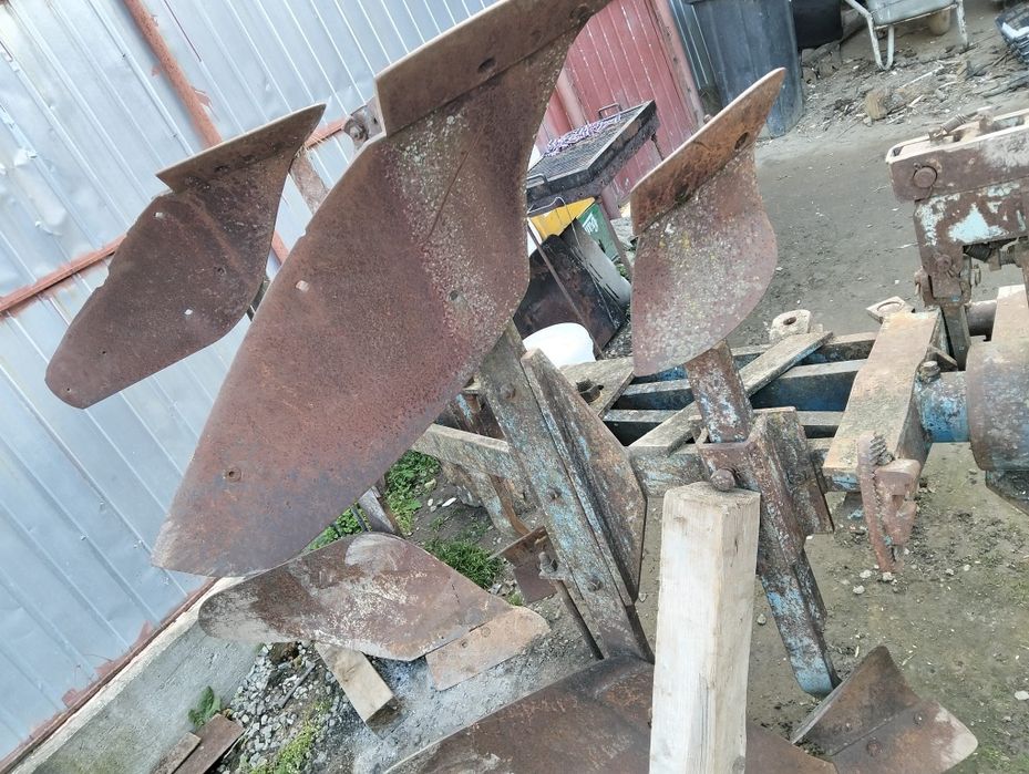 Vând plug reversibil